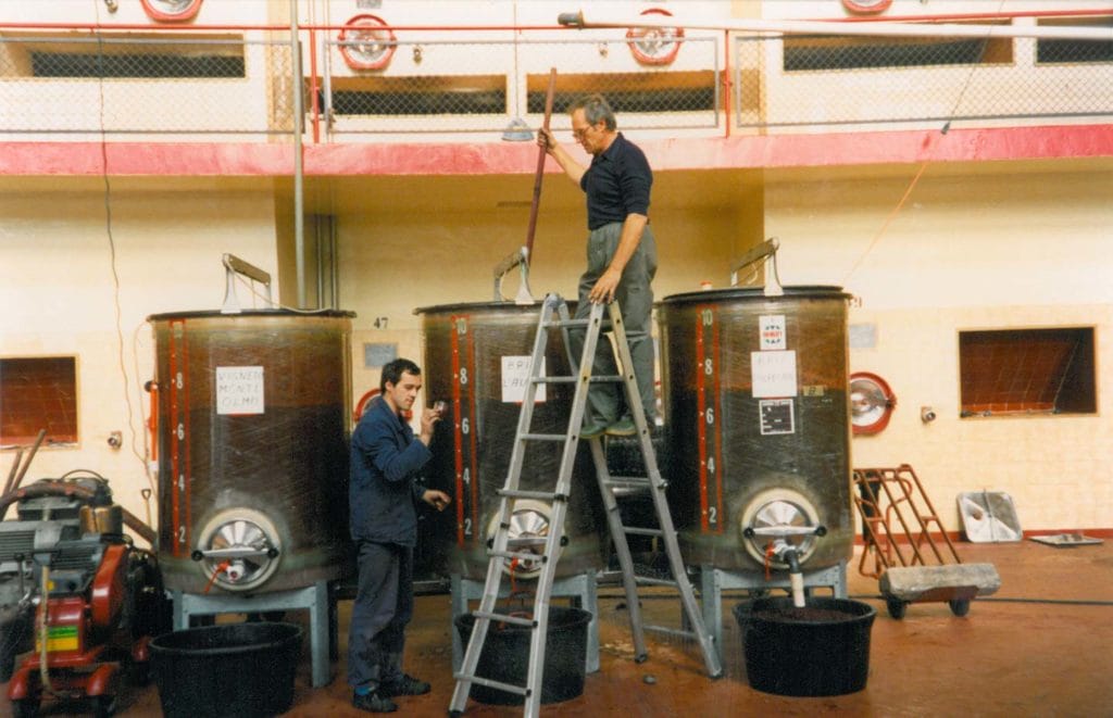 Anni 90 - Le uve del Bricco Laudana e Monte dellOlmo in fermentazione