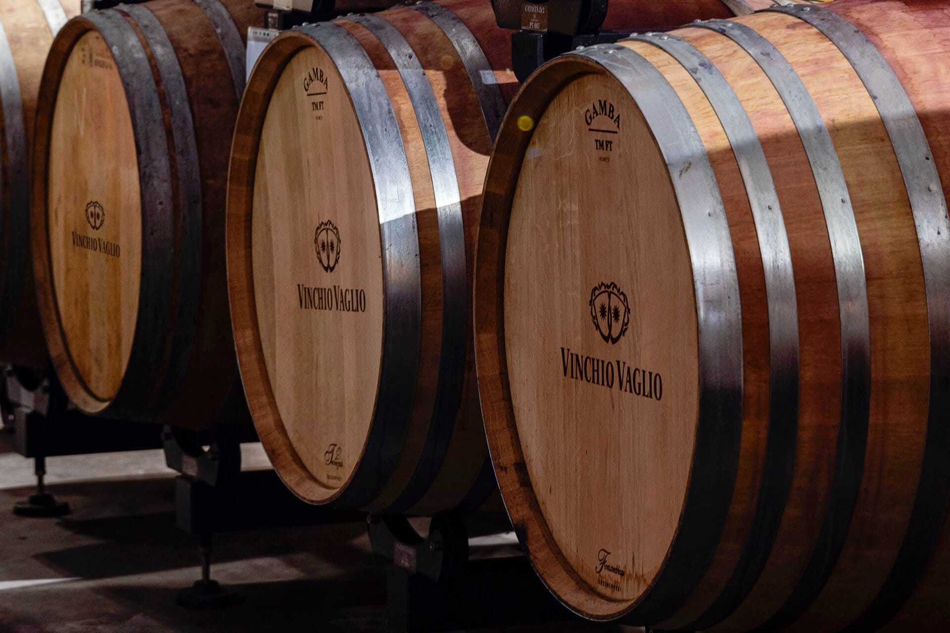 Affinamento in botte della Barbera: l’equilibrio tra frutto e legno