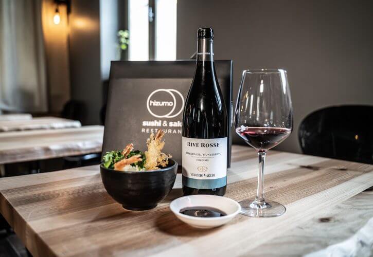 Vino rosso e pesce: l’abbinamento che stupisce il palato (e gli amici) 