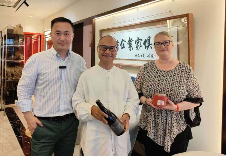 Quando il tè cinese incontra il vino italiano